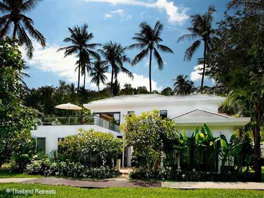<p>Frangipani Pool Villa is a stylish 3 bedroom Koh Samui villa set on a small luxury beach development in the popular north of the island. With a private swimming pool, the villa has a roof terrace offering reat views of the neighbouring island of Koh Phangan</p>