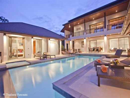 <p>The Peak Villa is a beautiful hillside villa with stunning ocean views situated within a secure villa development close to Choeng Mon beach and 5 mins from Bophut and Chaweng. <span style="font-size: 10pt;"><strong><span style="color: #000080;">Complimentary use of fitness gym &amp; on site tennis court hire with floodlights&nbsp;</span></strong></span></p>